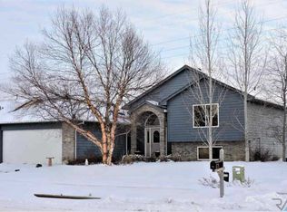 7621 W Stoney Creek St, Sioux Falls, SD 57106