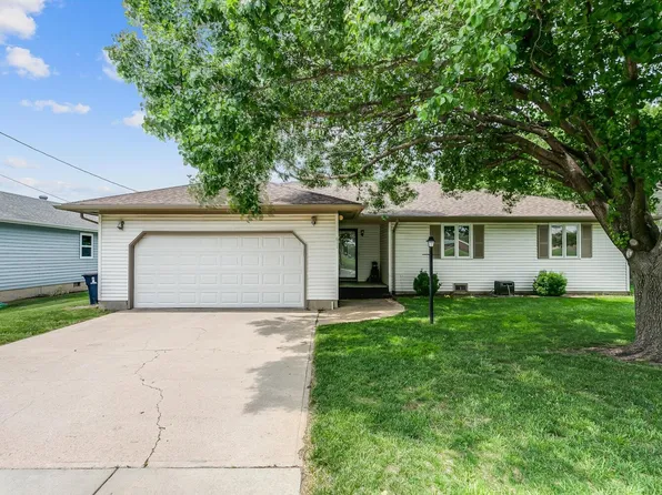 611 N School Rd, El Dorado, KS 67042