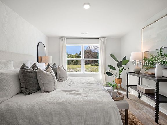 3rd image of 27 Pollen Dr