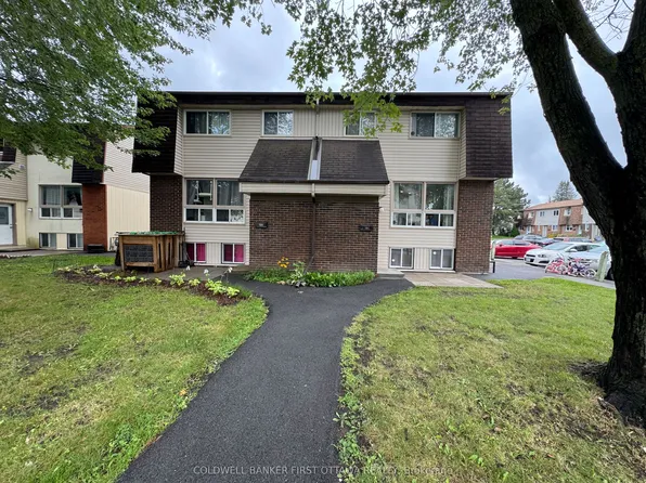 19C Sonnet Cres, Ottawa, ON K2H 8W8