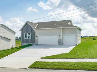 6425 Centennial Rd, Papillion, NE 68157