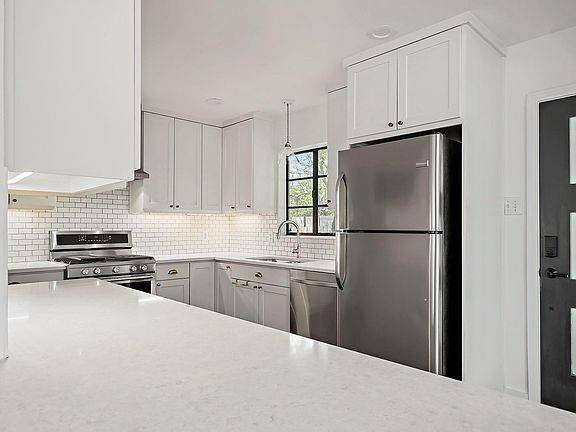 5th image of 1207 Ridgemont Dr