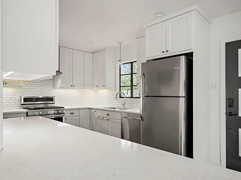 1207 Ridgemont Dr — Photo 5