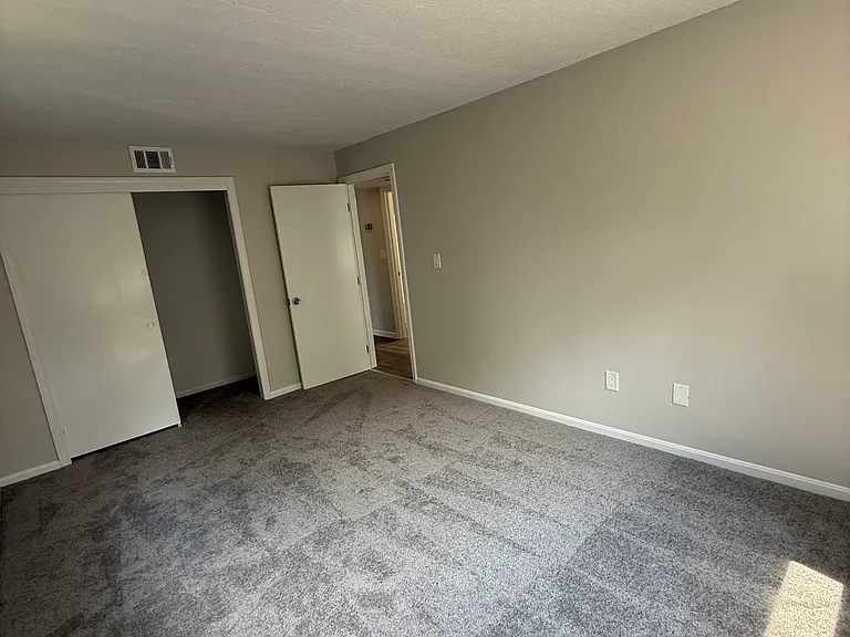 15 Veranda Rd #6 — Photo 3