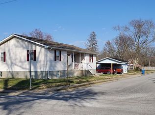 202 College St, Benton, IL 62812