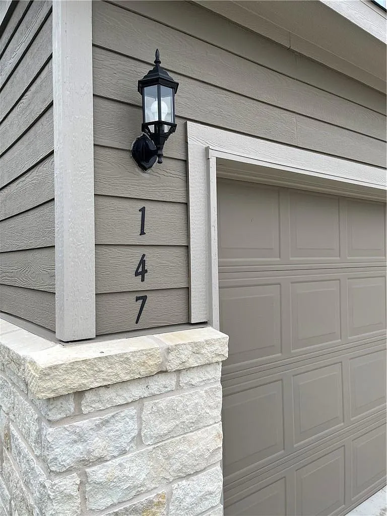4 bed, 3.0 bath, 2034 sqft, $2,300 — Photo 3