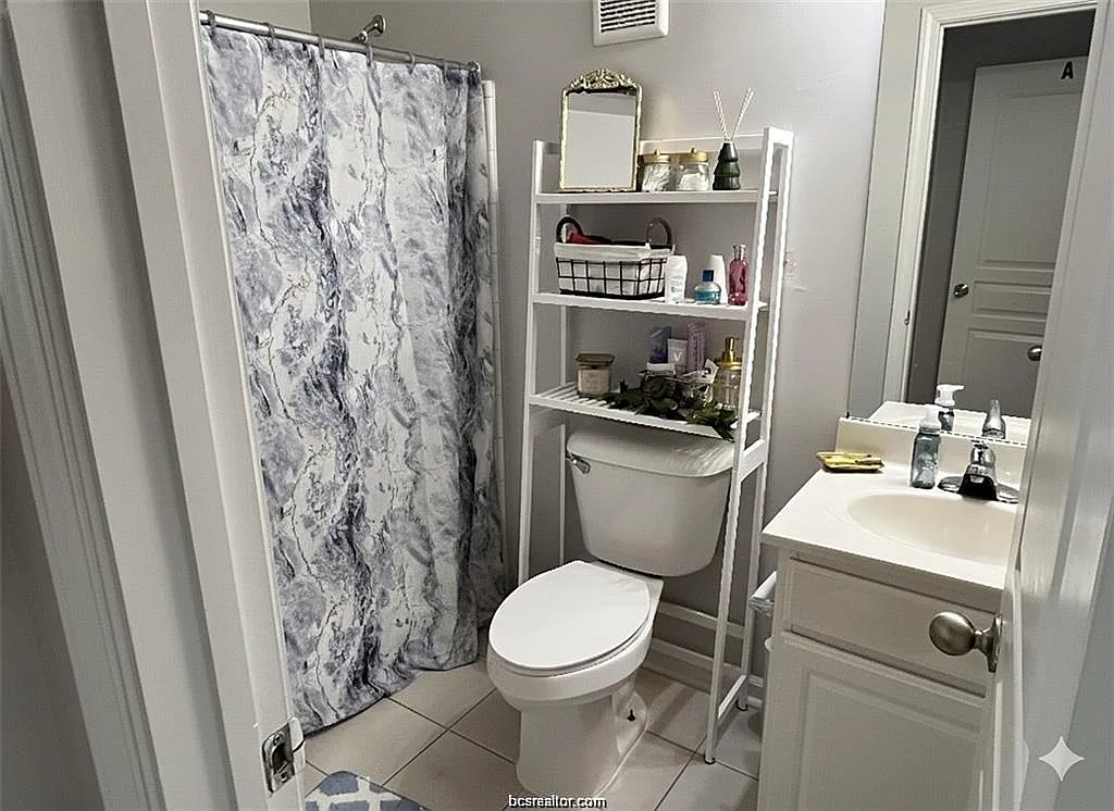 1725 Harvey Mitchell Parkway S Apt 629 — Photo 3