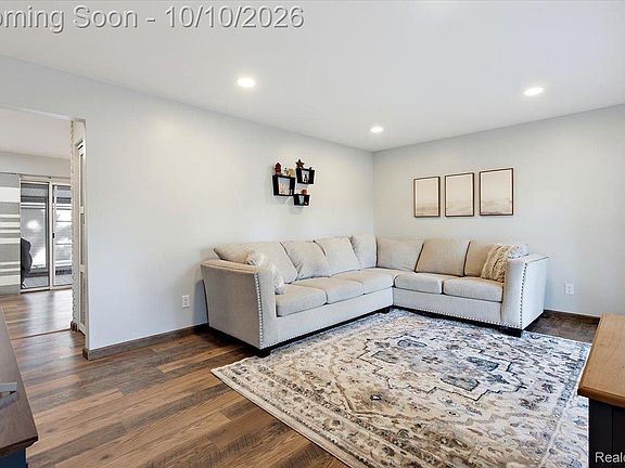 3rd image of 28752 Milton Ave