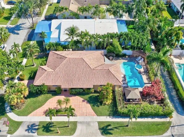 402 SE 5th St, Dania, FL 33004