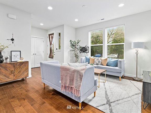 5th image of 1139 NE Park Dr