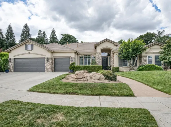 1026 N Cherry Ln, Clovis, CA 93611