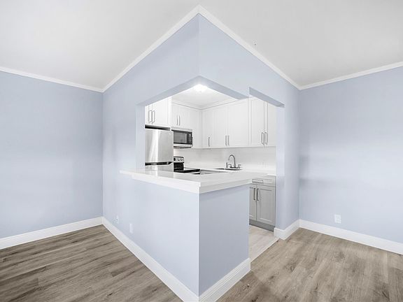 5th image of 263 Newport P #263