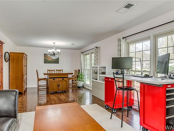 5th image of 1137 31st St E