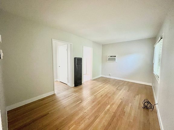 3rd image of 1320 P St APT 13