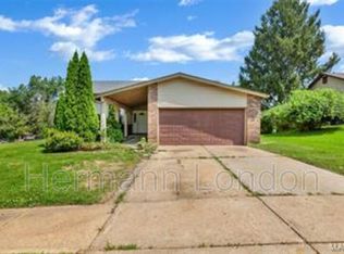5227 Suntrail Dr, Florissant, MO 63033