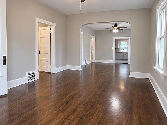 3rd image of 6053 37th AVENUE