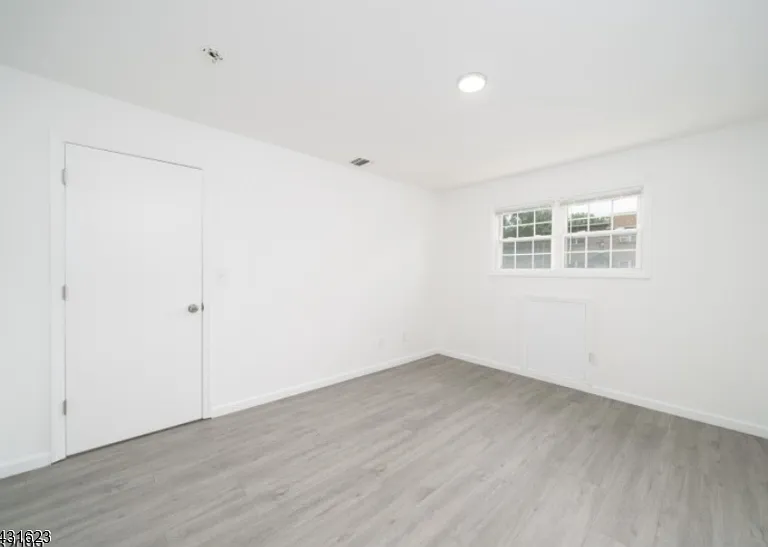 392 College Dr — Photo 9