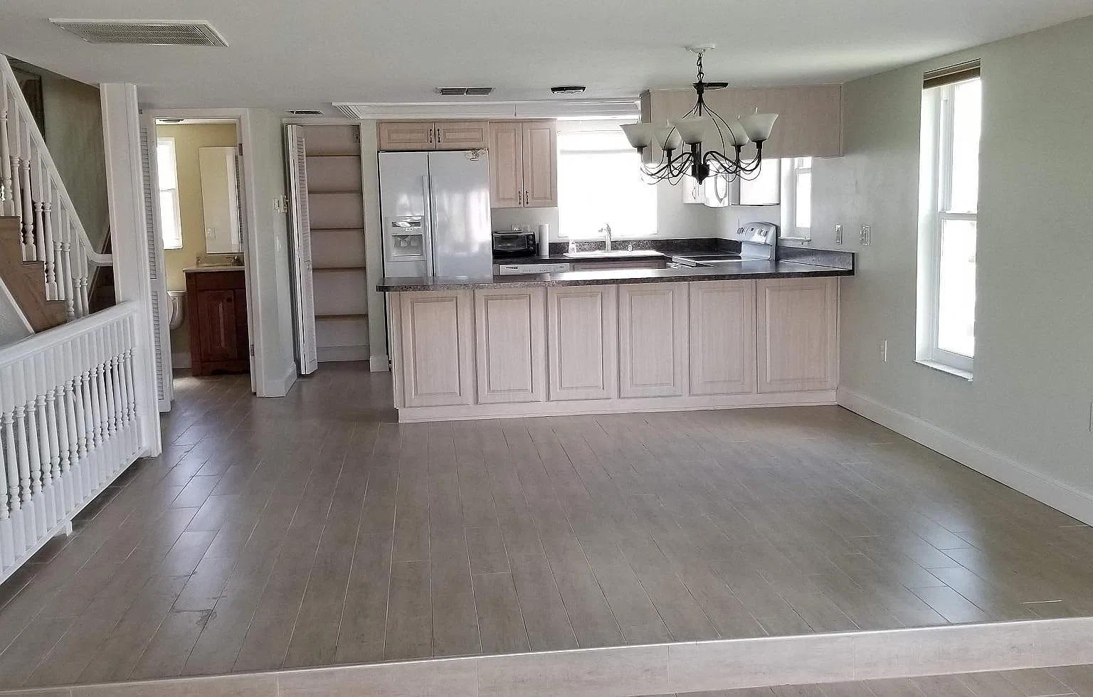255 Capri Cir N — Photo 1