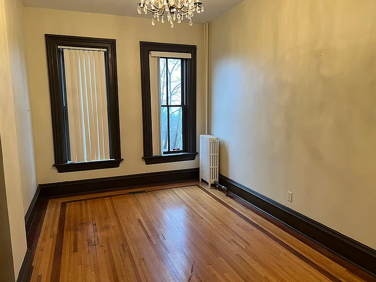 721 W 7th St — Photo 10