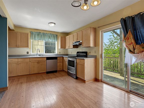 5th image of 1735 28th Avenue S