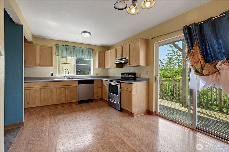 5th image of 1735 28th Avenue S