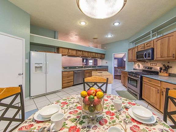 3rd image of 4751 Widerop Ln