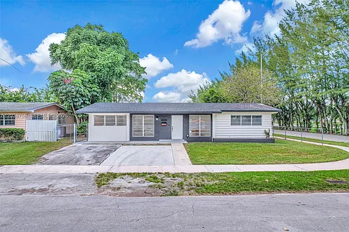 8201 SW 42nd St Photo 1 8201 SW 42nd St Photo 1
