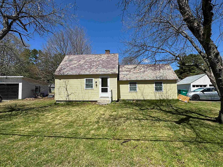489 Elm St — Photo 1