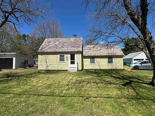 489 Elm St Photo 1