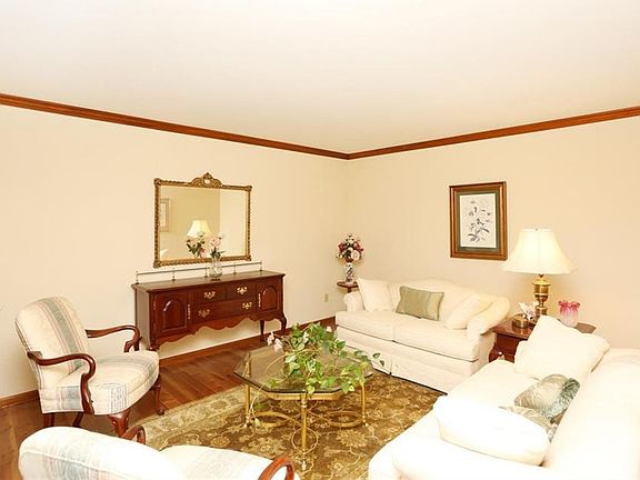 5th image of 39 Timberlake Dr