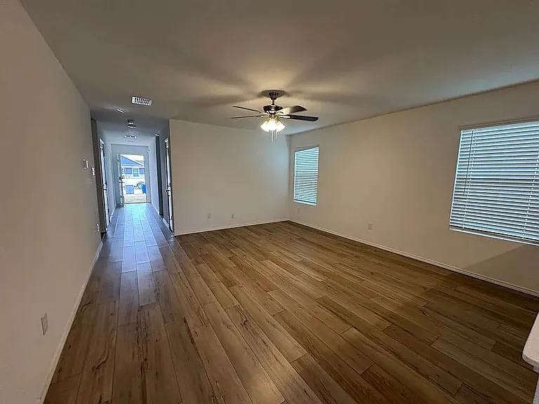 1330 Mosely Cir — Photo 9