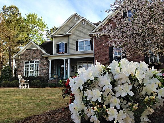 3rd image of 745 Vardon Ct