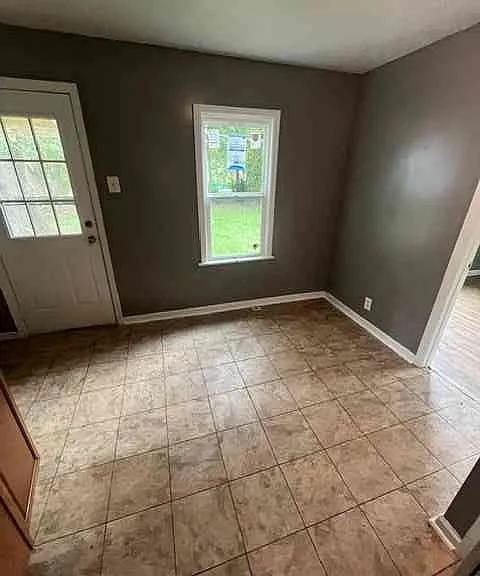 410 Coman St — Photo 2