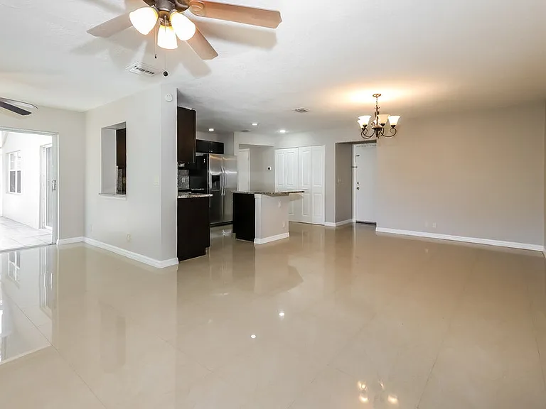 10045 Country Brook Rd — Photo 6