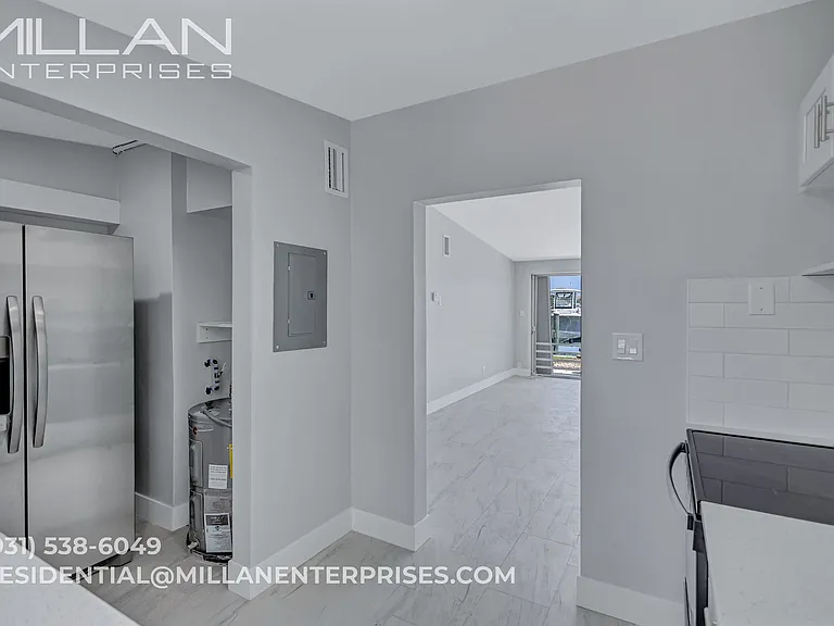 325 Capri Boulevard — Photo 45