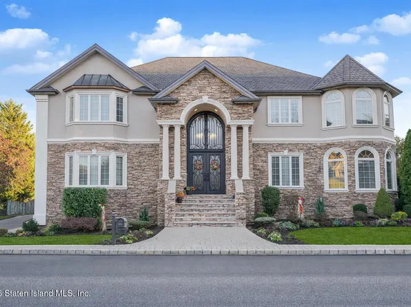 75 Utopia Ct, Staten Island, NY 10304