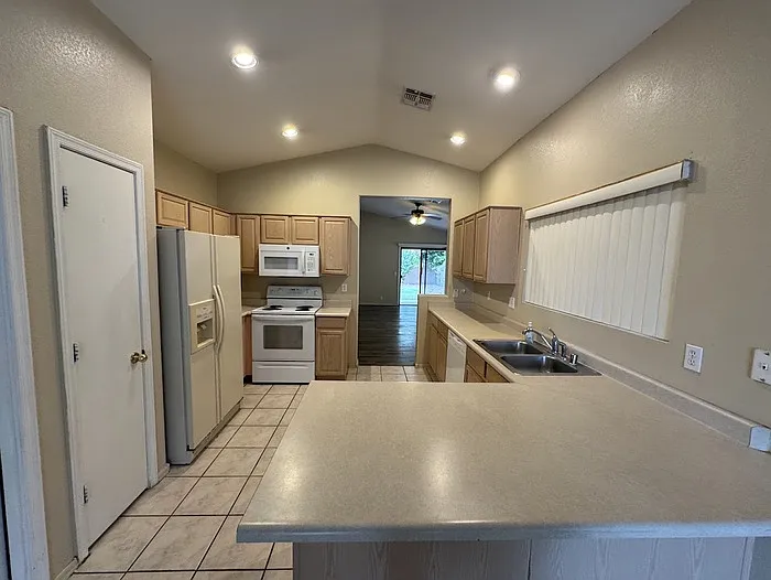 15940 N 86th Ln — Photo 8