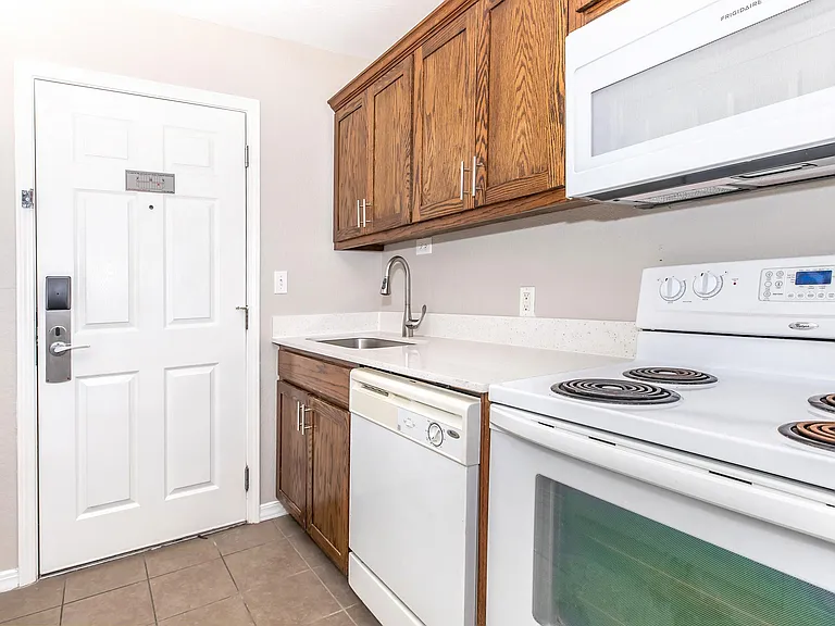 Residence at Piney Shores — Photo 21