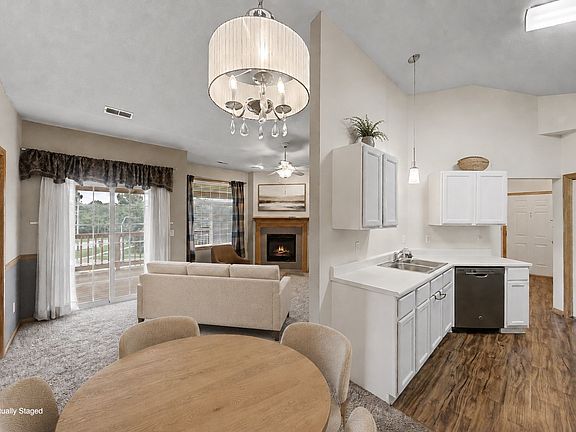 5th image of 950 67th St Unit 123