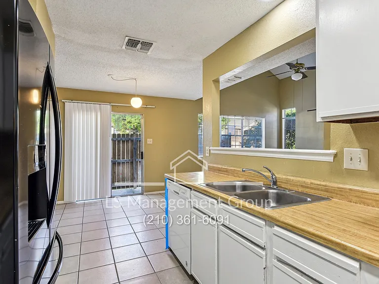 6702 Windsor Holw — Photo 30