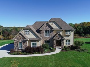 18180 Peregrine Ln, Brookfield, WI 53045