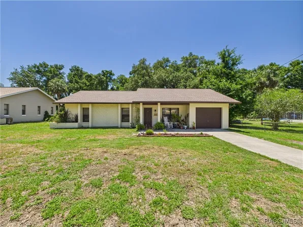 896 N Hollywood Cir, Crystal River, FL 34429