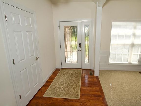 4th image of 705 Westlake Dr