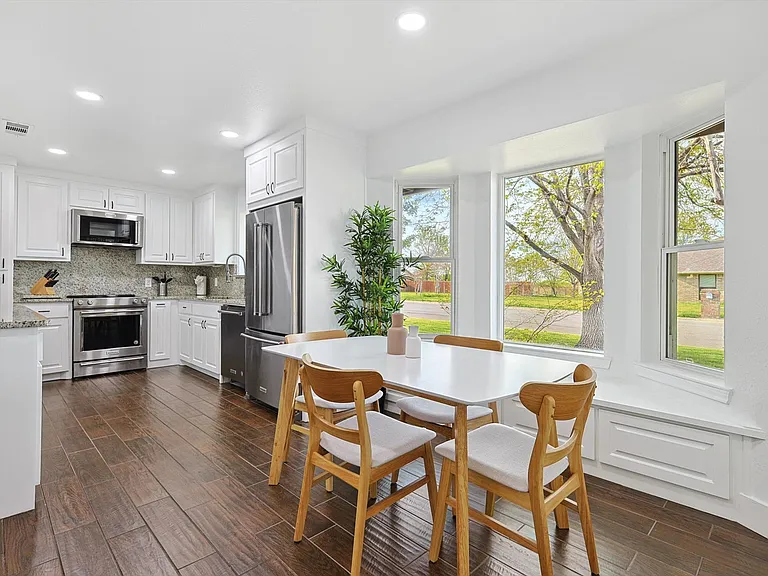 3322 Darby Ln — Photo 38