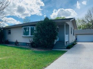 1025 Beacon Ln, Beulah, ND 58523