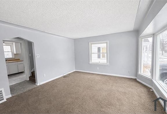 5th image of 18452 Shaftsbury Ave #0