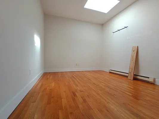 Rented by City Vista Inc | media 12