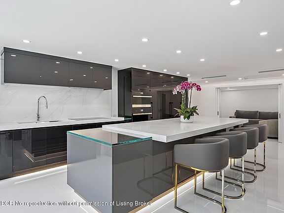 3rd image of 3140 S Ocean Blvd #502-S