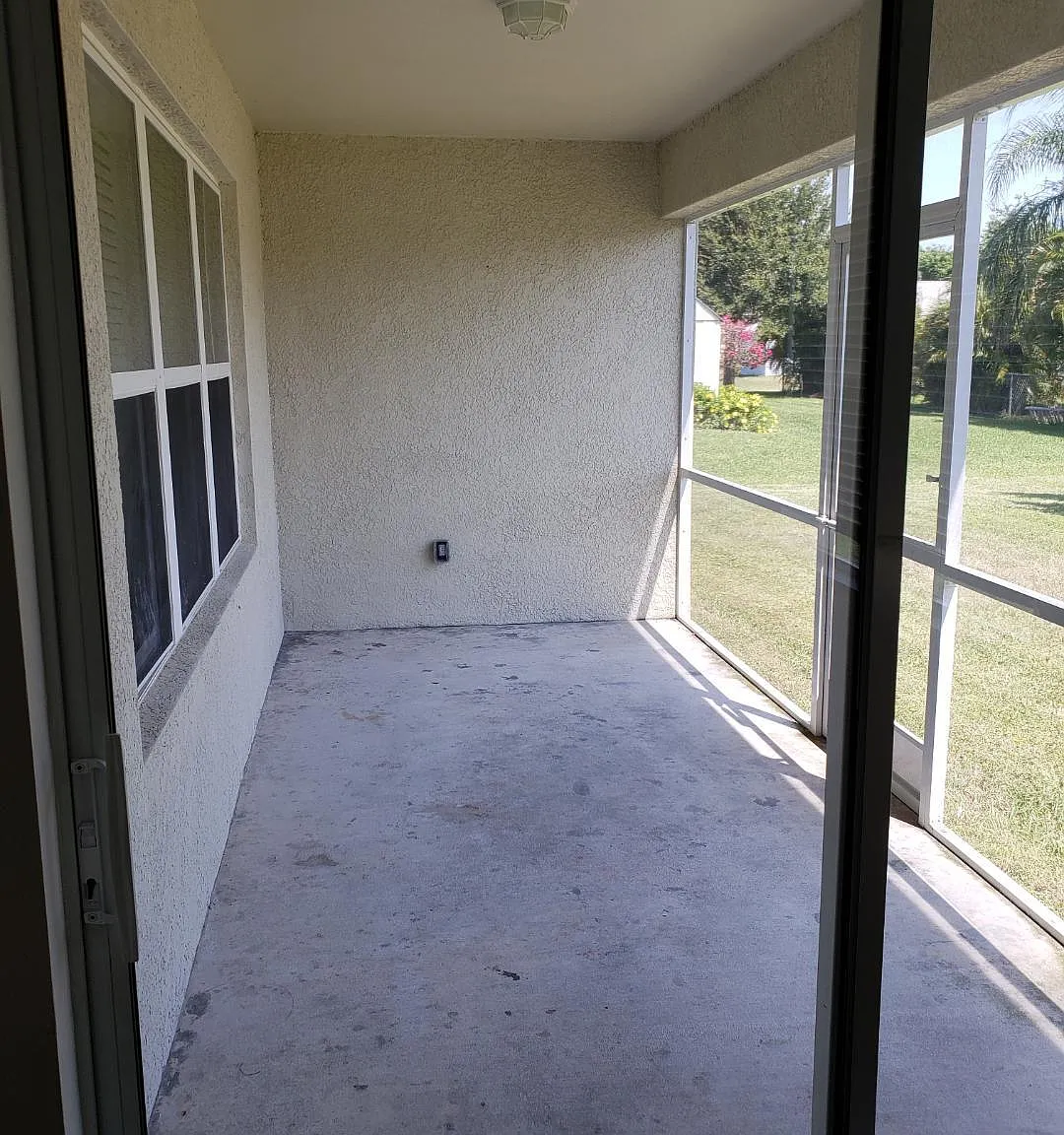 2529 SW 11TH PL - 1 — Photo 4