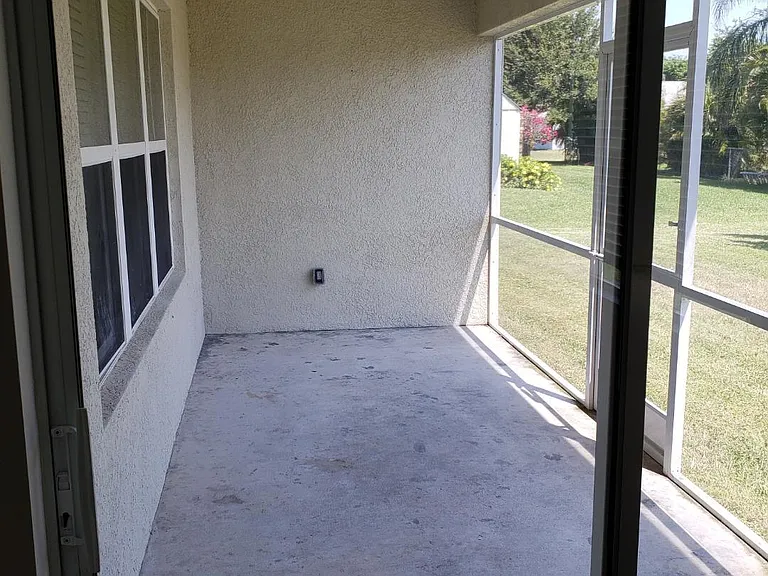 2529 SW 11th Pl — Photo 6